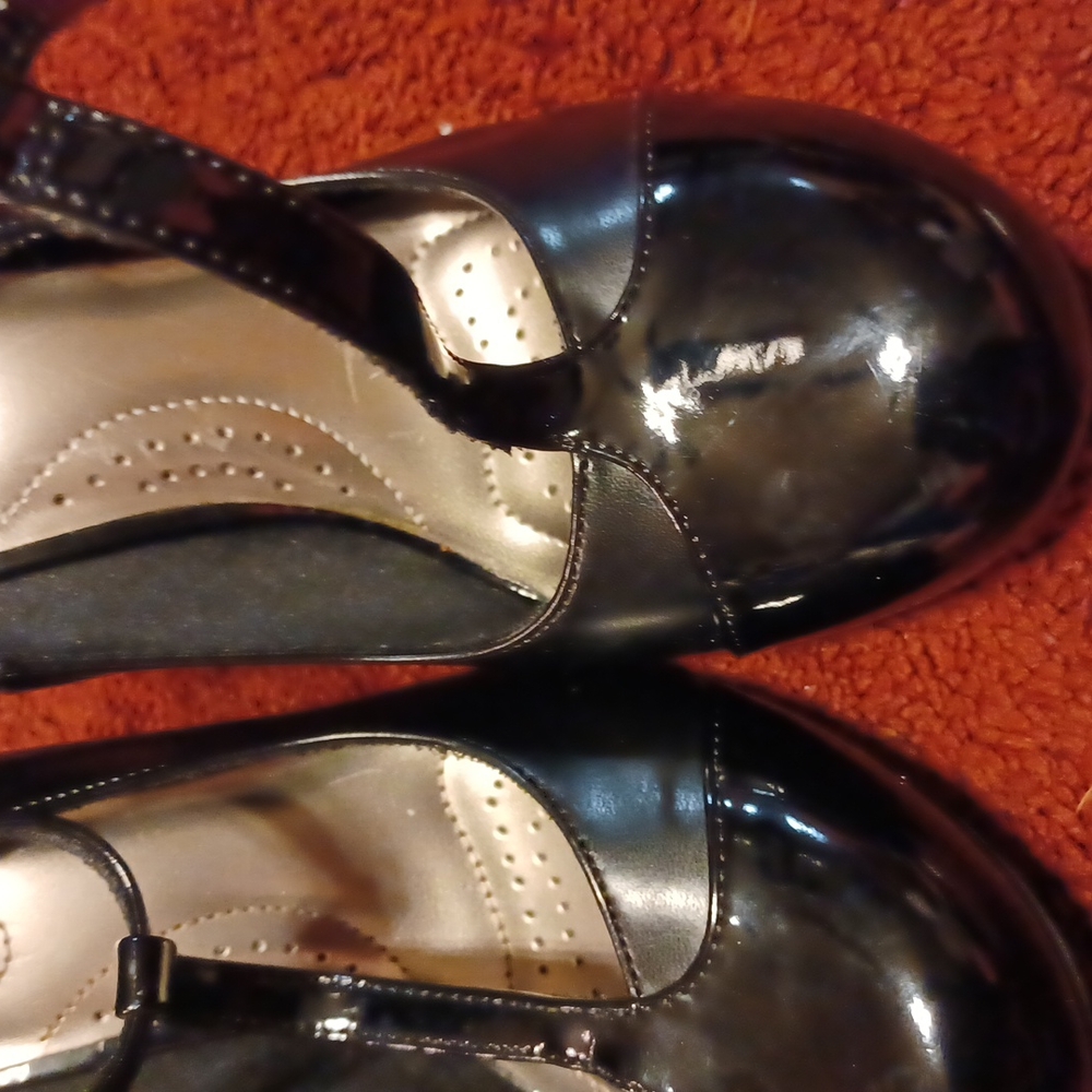 Shoes - Picture 3 of 4